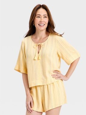 Bell Elbow-Sleeve Keyhole Peasant Top from Universal Thread NWT